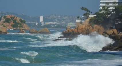 Puerto de Acapulco cerrado a la navegación por fuerte oleaje