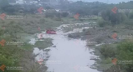 Muere persona que se encontraba en auto arrastrado por corriente en Querétaro 