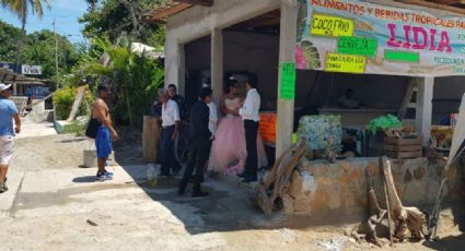 Policía rescata en Guerrero a quinceañera al quedar atascada la camioneta donde viajaba