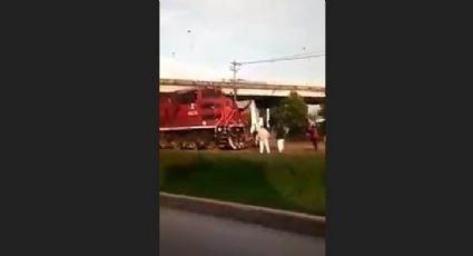 Tráiler es embestido por tren en Edomex 