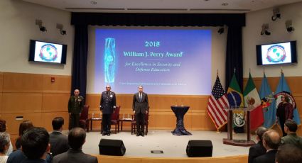Titular de la Sedena recibe premio 'William J. Perry'