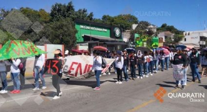 Marchan en Oaxaca para recordar desaparición de normalistas de Ayotzinapa