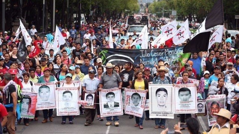 Hoy se lleva a cabo la marcha por 8 años de la desaparición de los 43 estudiantes de la normal de Ayotzinapa.