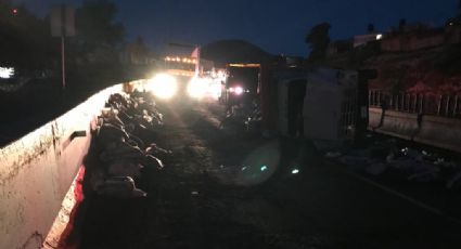 Volcadura afecta tránsito en la autopista México-Cuernavaca