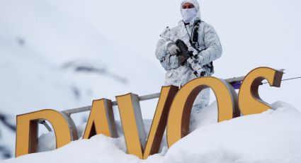 Davos se preocupa por cambio climático; líderes llegan en jet privado