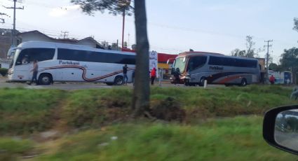 Normalistas “secuestran” 24 autobuses y 4 camiones en la Morelia-Pátzcuaro