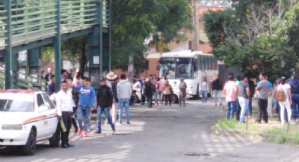Normalistas cierran la Morelia-Pátzcuaro; avanzan a Morelia