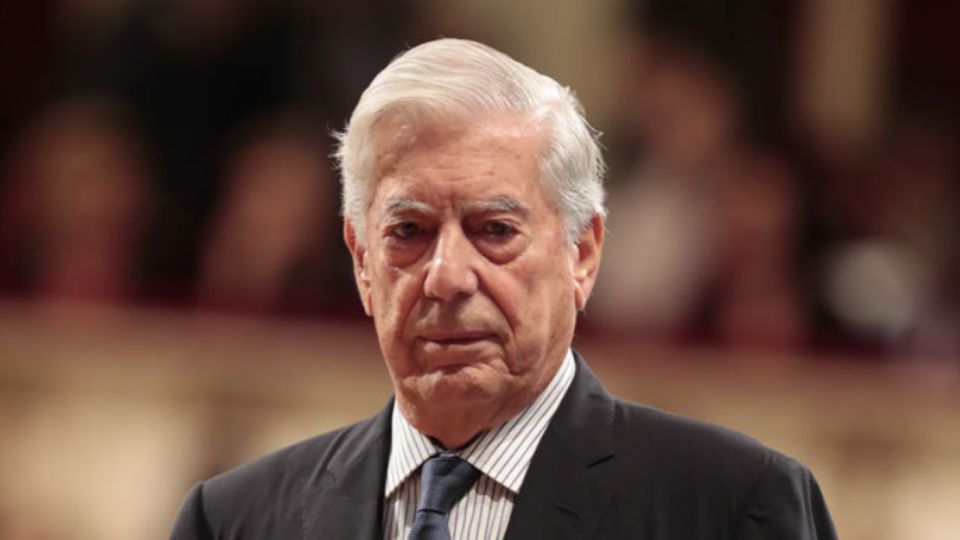El premio Nobel de Literatura, Mario Vargas Llosa, dice que el nuevo presidente de Colombia es una incógnita.