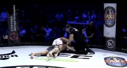 Luchador estrangula a su contrincante y lo deja inconsciente (VIDEO)