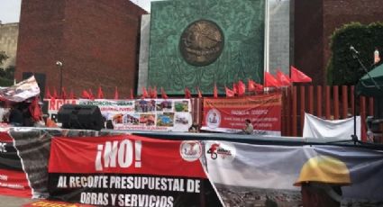 Organizaciones que protestan en San Lázaro irán al desfile de la Revolución