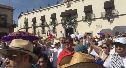 Manifestación contra AMLO llena la Plaza de Armas (VIDEO)