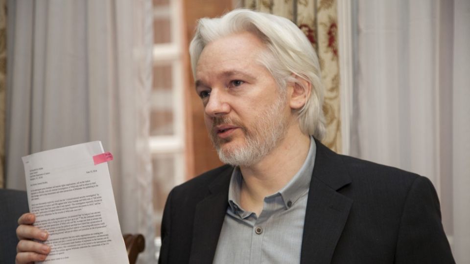 Julian Assange, activista, fue detenido en Londres y buscan extraditarlo a EU.