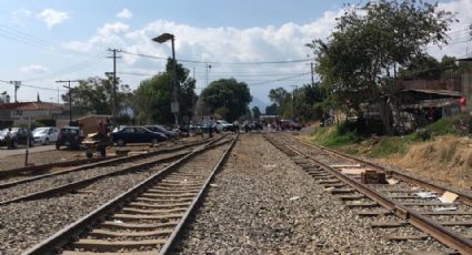 Vuelve CNTE a bloqueas vías férreas en Michoacán