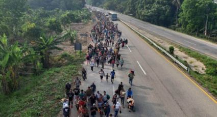 Avanzan caravana migrante cubana a pie por Chiapas