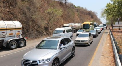 Saturan vacacionistas autopista del Sol en Acapulco (VIDEO)