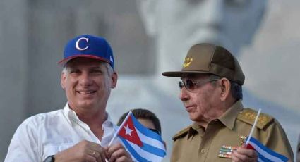 Presiden Raúl Castro y Díaz-Canel desfile por el 1 de mayo