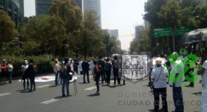 Manifestantes cierran Paseo de la Reforma en ambos sentidos