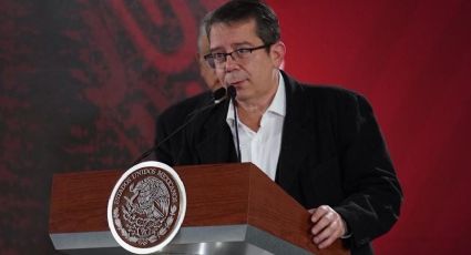 Gobierno anterior “huachicoleó” medios públicos: Calleja y Villamil