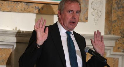 Embajador británico en Washington renuncia tras llamar "inepto" a Trump