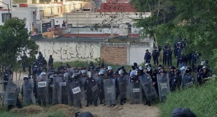 Enfrentamiento entre policías y antorchistas tras desalojo en Xalapa