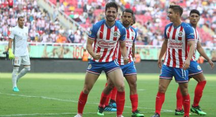 Chivas sorprende y vence 2-0 a Tigres (VIDEO)