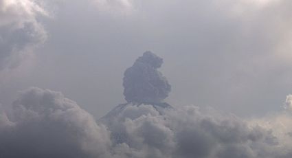 Volcán Popocatépetl exhala ceniza