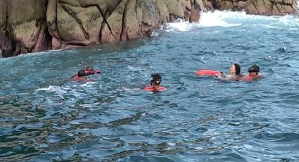 Personal de Secretaría de Marina rescata a dos personas Bahías de Huatulco