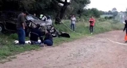 Automóvil arrolla a dos estudiantes en carretera de Aguascalientes
