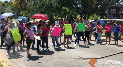 Bloquean damnificados por Otis la carretera federal Acapulco-México; exigen entrega de enseres