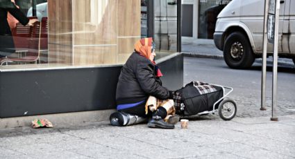 Ciudad sueca exige pago de licencia para mendigar en la calle