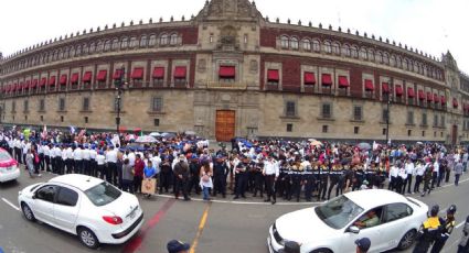 Refrendan simpatizantes su apoyo a AMLO a las afueras de Palacio Nacional