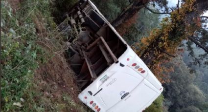 Seis lesionados por volcadura de autobús en Jalisco