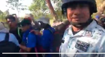 "Aquí traigo el gas", elemento de la GN se burla de migrantes (VIDEO)