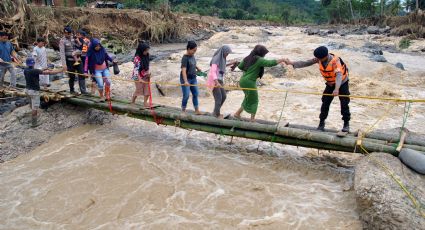 Lluvias e inundaciones suman 66 muertos en Indonesia (VIDEO)