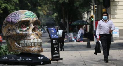 Cráneos callejeros anticipan la llegada del Día de Muertos en CDMX