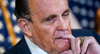 Dos hilos de supuesto tinte vuelven viral a Giuliani, abogado de Trump