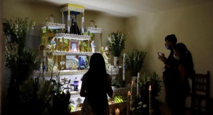 México mantiene vivo el Día de Muertos en un festejo híbrido por Covid