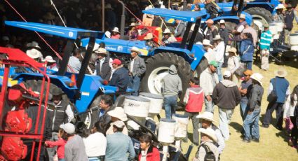 Entrega Agricultura maquinaria y equipo a comunidades indígenas del Edomex