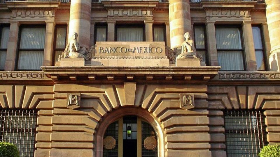 Especialistas económicos consultados por Banxico prevén un crecimiento de 2.4% para 2024.