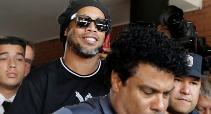 Dan arresto domiciliario a Ronaldinho tras pagar millonaria fianza