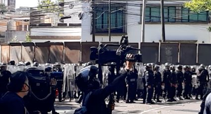 Policías frustran agresiones contra sede del gobierno de Jalisco en Polanco