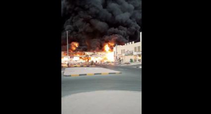 Se registra fuerte incendio en mercado de Emiratos Árabes Unidos