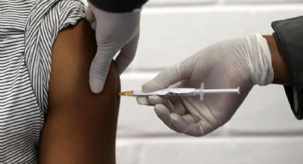 Pide Oxford a UE aprobar su vacuna contra Covid-19