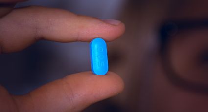 Tomar una pastilla es común, pero ¿sabes que hay una postura para que tenga mejor efecto?