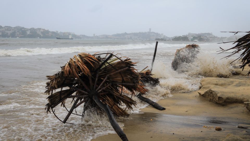 Huracán Ian deja daños en su paso por Cuba y Florida