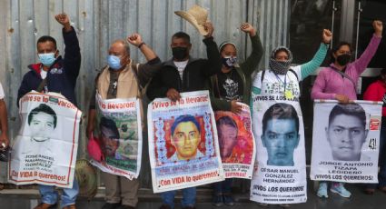 Papás de los desaparecidos de Ayotzinapa critican paseo de Peña Nieto