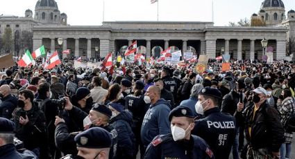 Protestas multitudinarias en Austria contra el nuevo confinamiento por la pandemia