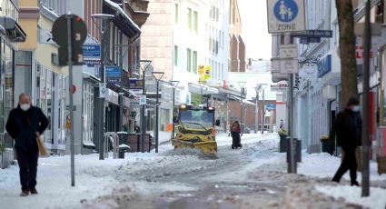 Temporal de nieve paraliza transporte terrestre en Alemania