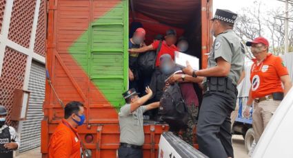 Migración asegura a 329 migrantes que viajaban en camiones torton