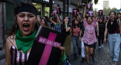 Feministas vuelven a agredir a mujeres policías en el Centro Histórico